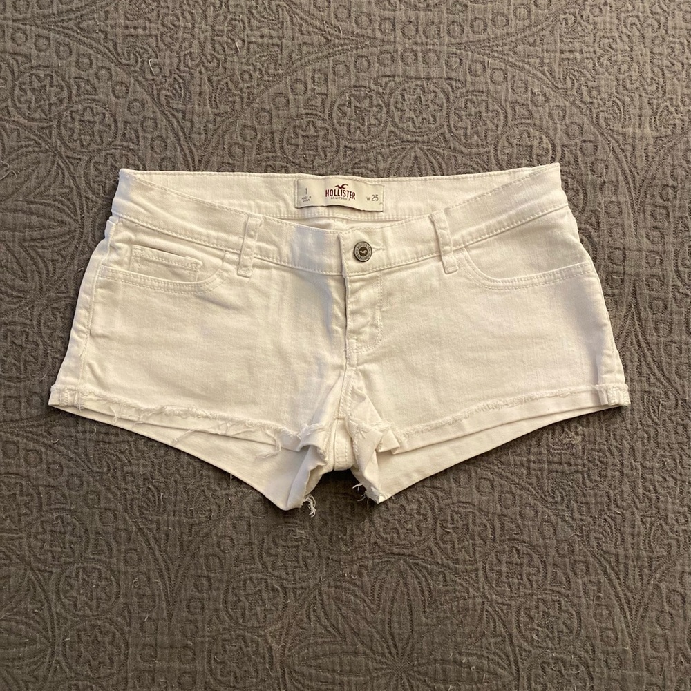 White Hollister shorts